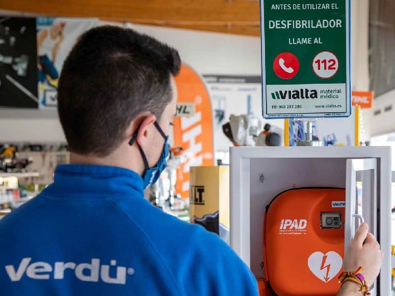 Instalación de un desfibrilador en la tienda